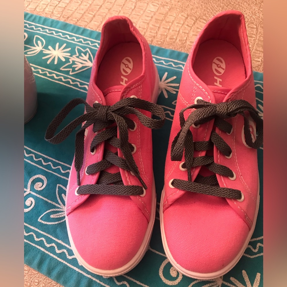 Heelys-Girl’s size 5. Only worn a few times.